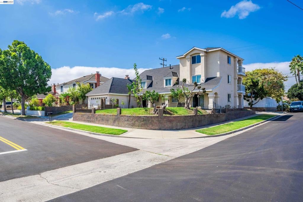 1622 Pegasus St ST, Newport Beach CA 92660