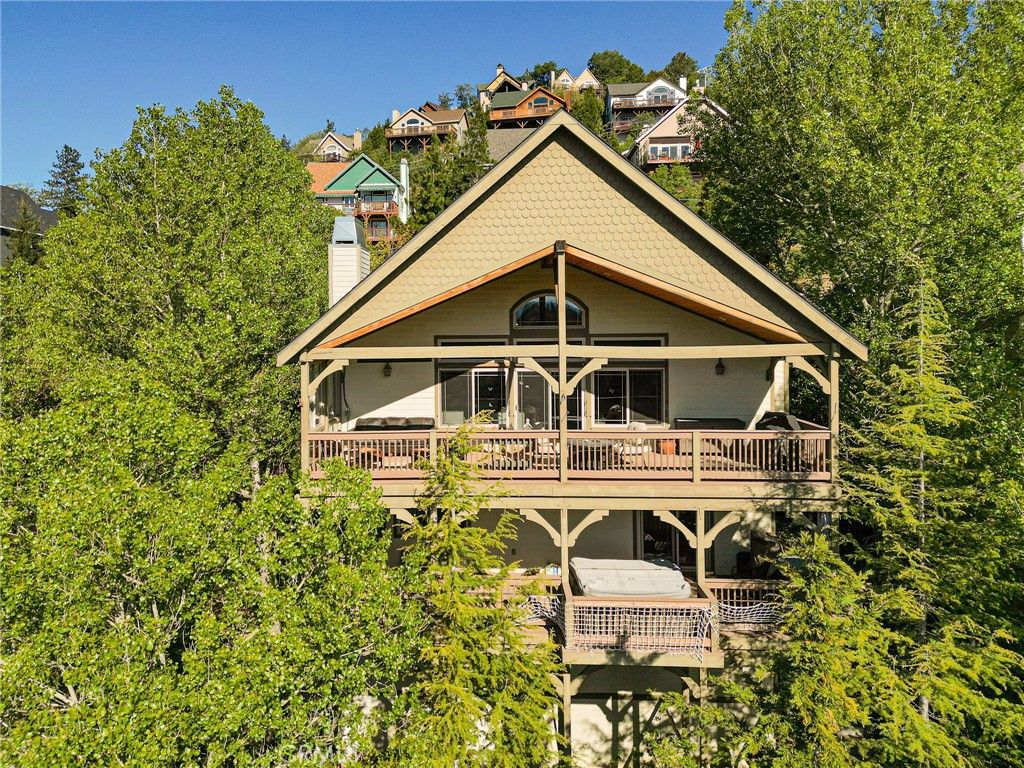 Photo of 865 Marin Ln, Lake Arrowhead, CA 92352 (MLS # IG26083541)