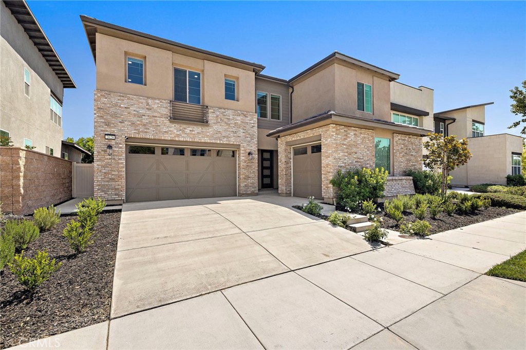 2628 E Scarlett Ln