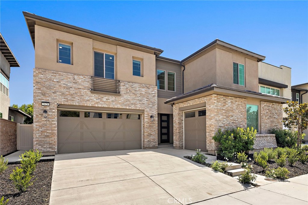 2628 E Scarlett Ln
