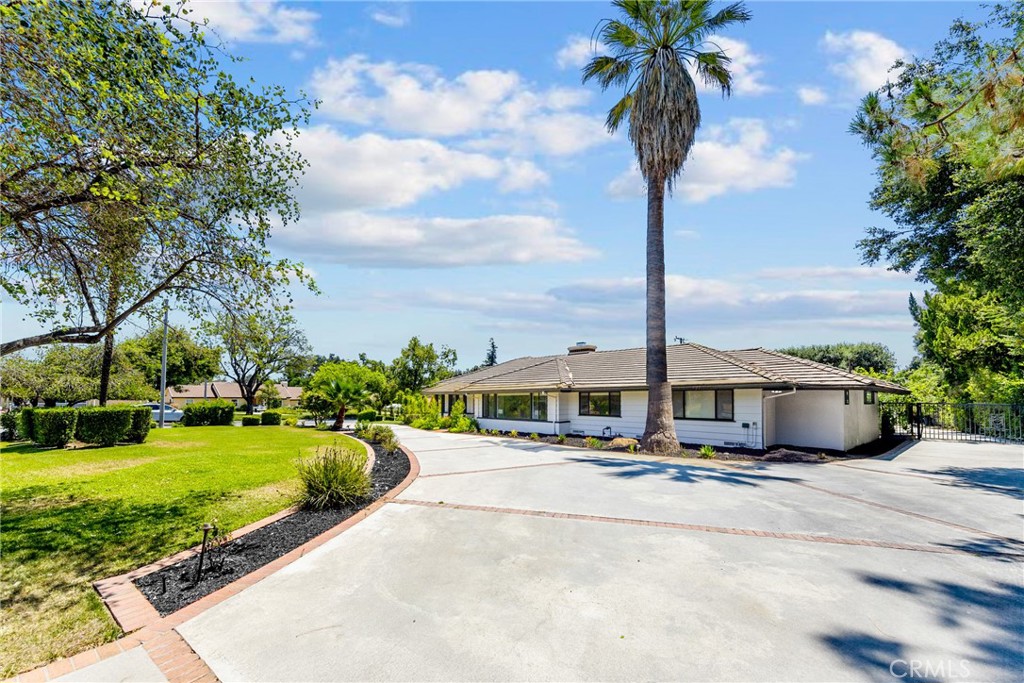 6 Woodland Lane
