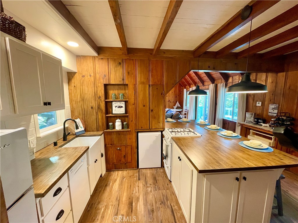 269 Hillside Road