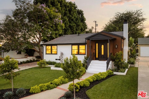 Photo of 8421 Airlane Avenue, Los Angeles, CA 90045 (MLS # 26865343)