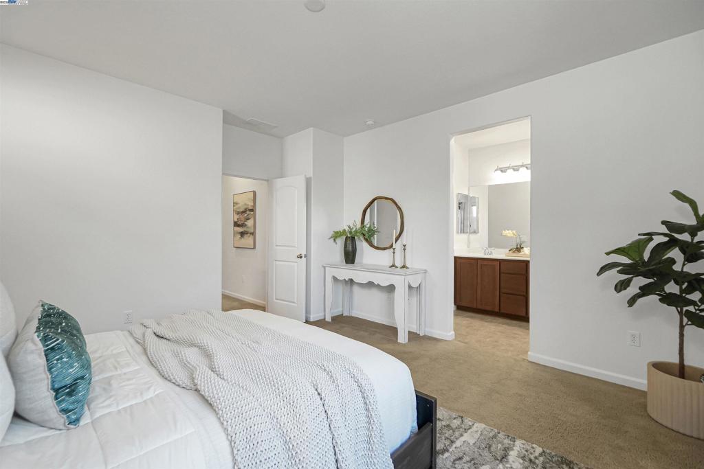 HAYWARD - Residential