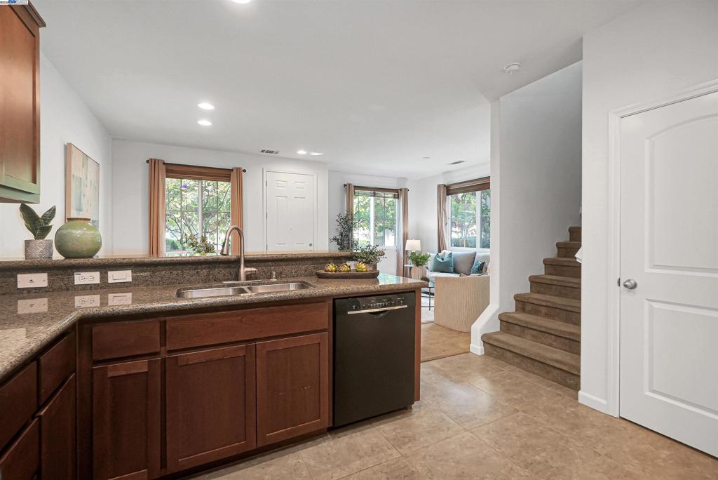 HAYWARD - Residential
