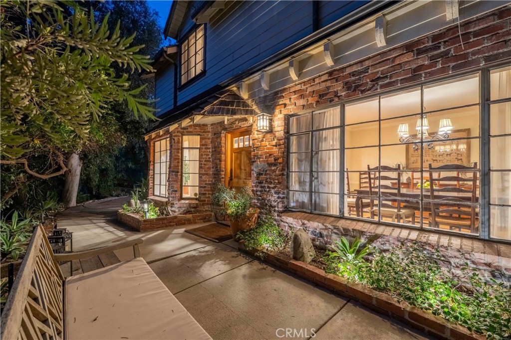 9925 Shadow Hills