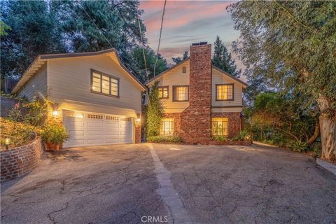 Photo of 9925 Shadow Hills DR, Sunland, CA 91040 (MLS # SR26106003)