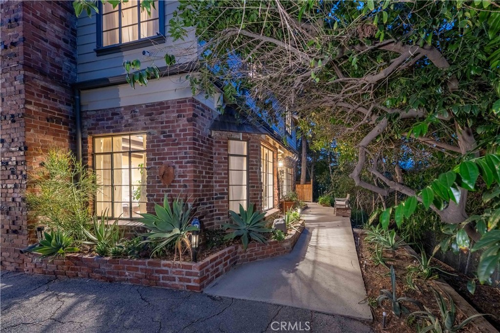 9925 Shadow Hills