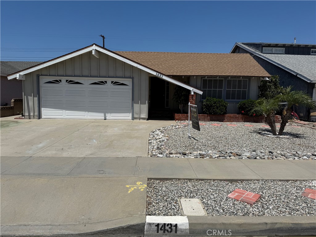 Wonderful 3 bedroom 2 bath pool home in Gardena. Home boast a large living area with a brick fireplace. Faux wood flooring throughout. Nice Kitchen with dining area and door to backyard with pool. Don't miss this wonderful opportunity!