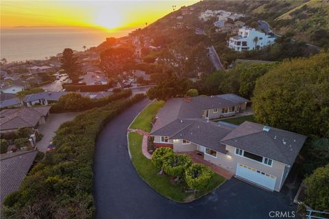 Photo of 15 Vista Del Sol, Laguna Beach, CA 92651 (MLS # OC26056491)