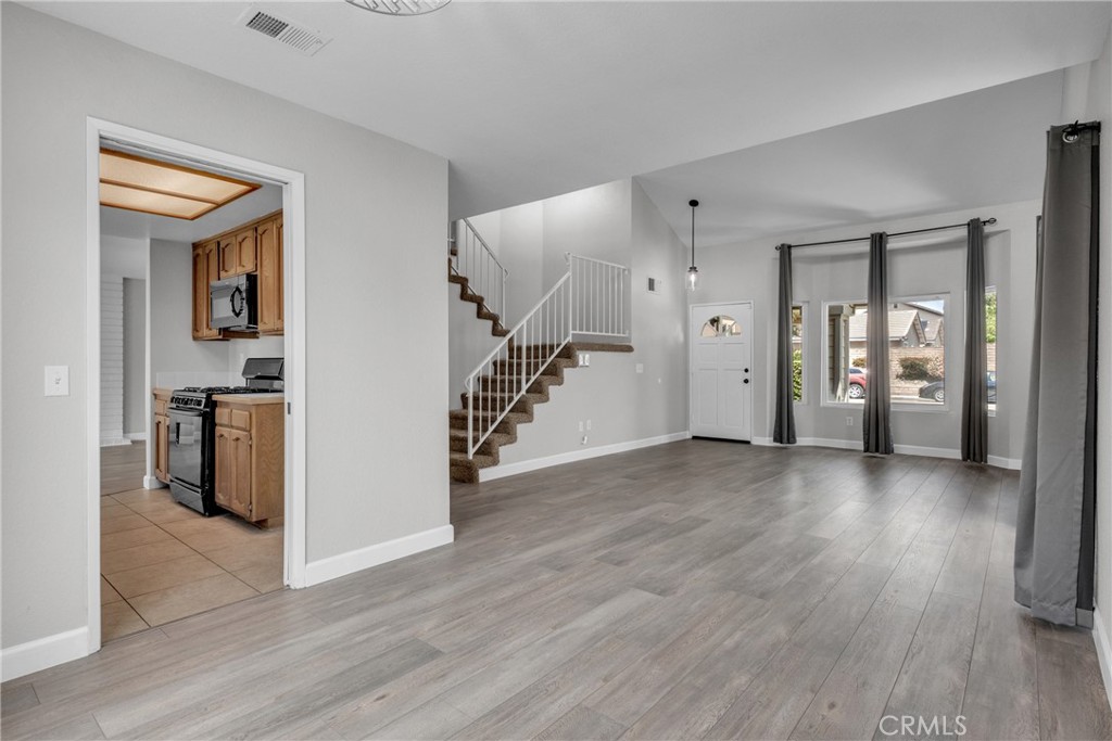 16933 Farwell