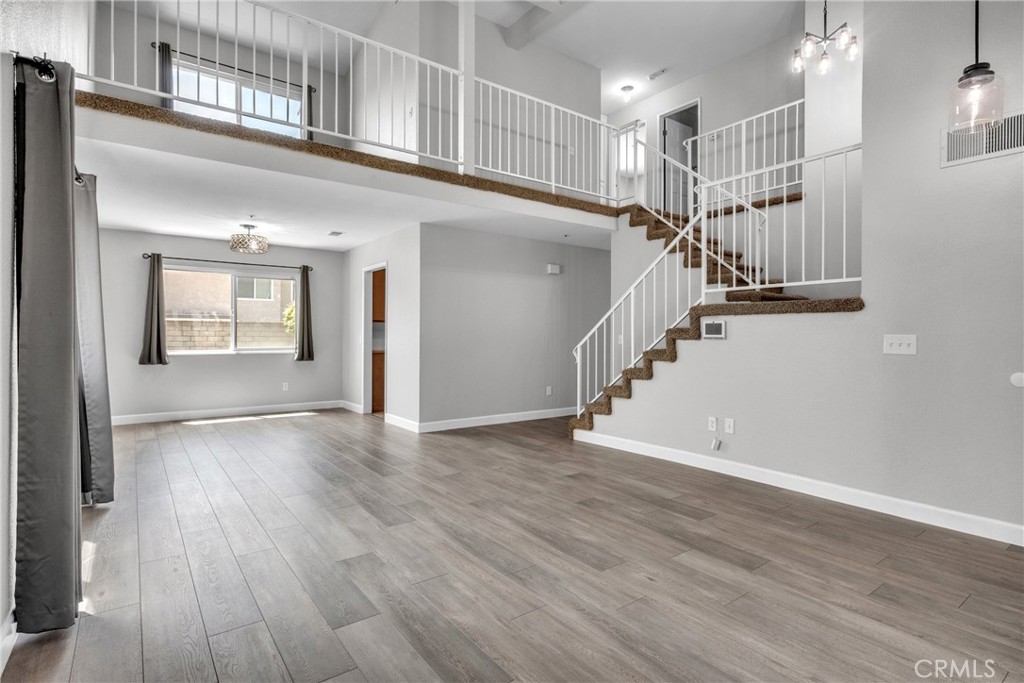 16933 Farwell