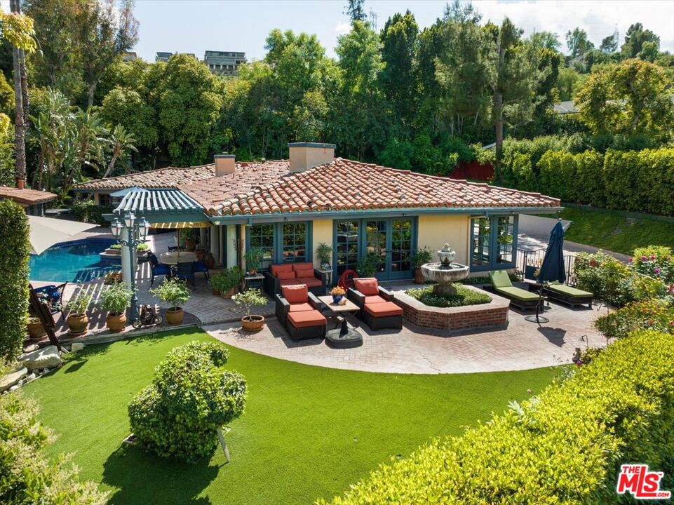 4933 Amigo Avenue