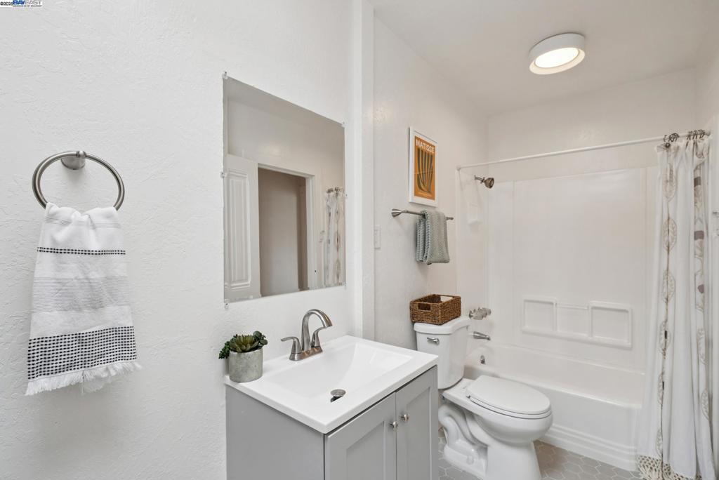CENTRAL ALAMEDA - Residential Income