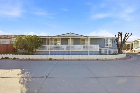 Photo of 174 Redwood Avenue, Hollister, CA 95023 (MLS # ML82031536)