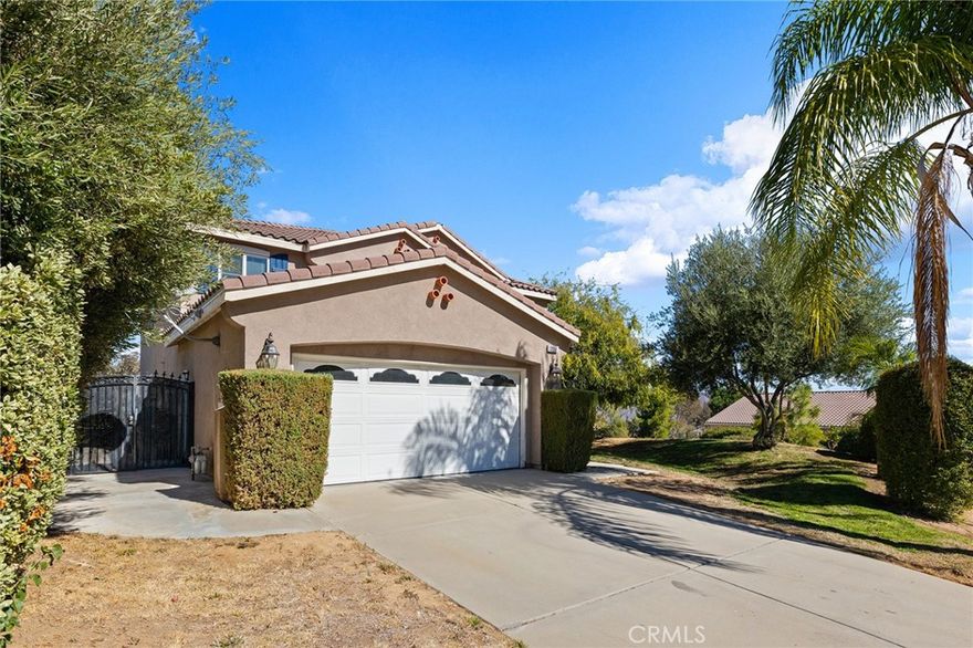 Welcome to this beautifully updated 5-bedroom, 2.5-bath home in the desirable Lemon Grove community! Offering 3,089 sq. ft. of bright, open living space on a prime corner lot, this home perfectly combines comfort, style, and functionality.
Step inside to find fresh interior paint, brand-new carpet throughout, and a spacious open-concept layout ideal for entertaining. The large kitchen opens to the family room, creating the perfect setting for gatherings and everyday living.
Upstairs, the primary suite features a generous walk-in closet and plenty of natural light. The low-maintenance backyard is ideal for outdoor dining and relaxation, complete with a built-in BBQ enclosure and elevated views of the surrounding hills.
Located in the Lake Elsinore Unified School District, this home offers convenient access to shopping, dining, and nearby highways—a perfect choice no matter what you are looking for!