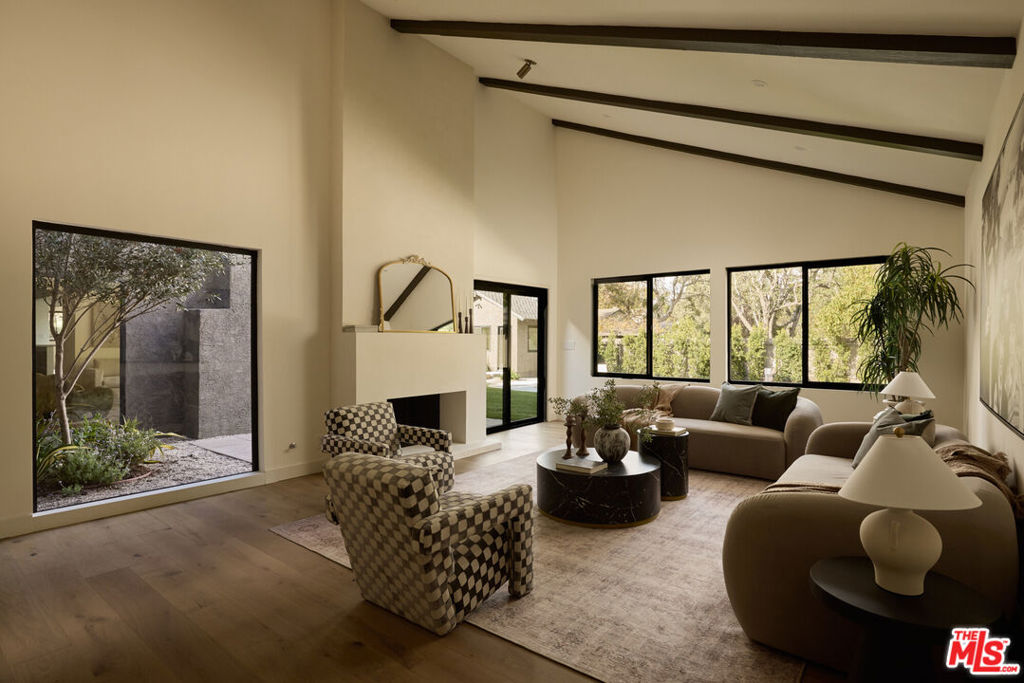 17539 Magnolia Boulevard