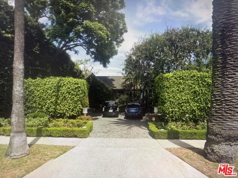 Photo of 602 Foothill Road, Beverly Hills, CA 90210 (MLS # 26870723)