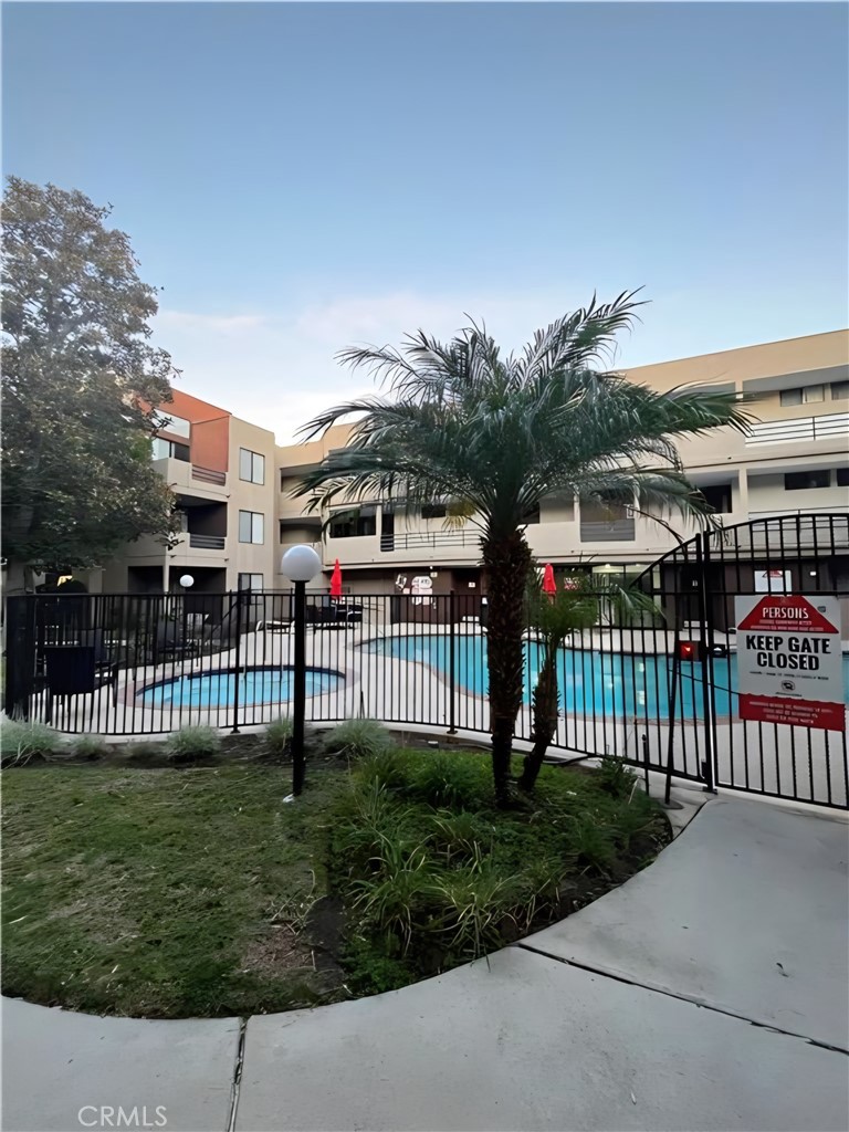 7826 Topanga Canyon 323