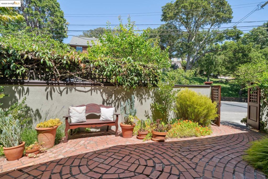744 Santa Barbara Rd