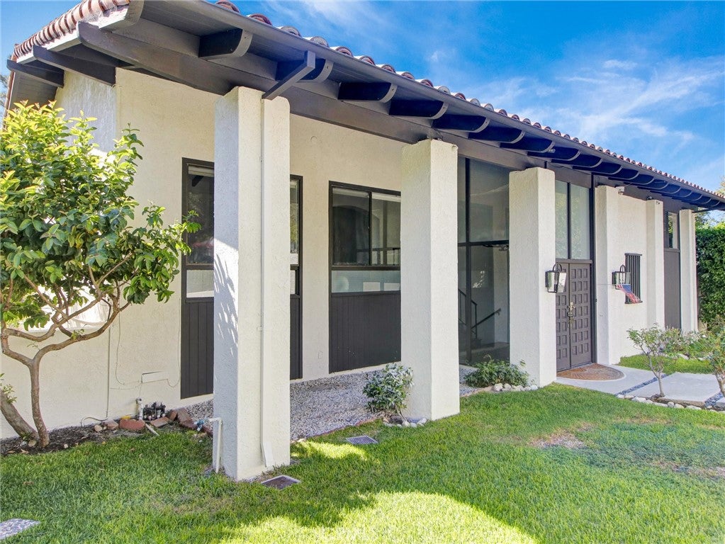 2801 Palos Verdes W