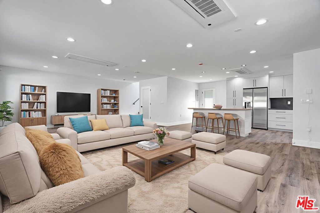 Properties 2 11611 Burbank Boulevard