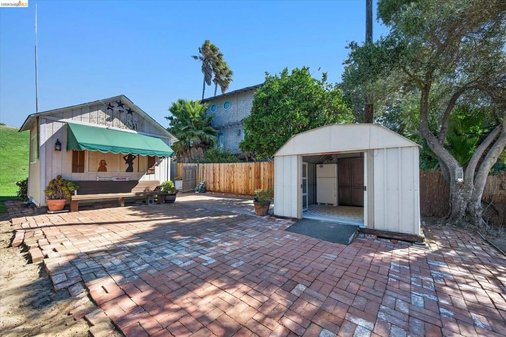 50 Taylor Pl