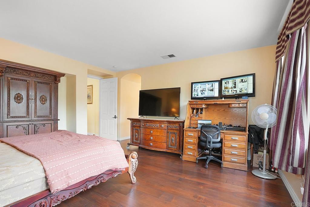 listing image 130724118586483652493