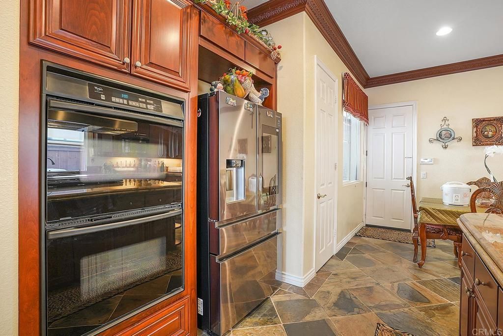 listing image 130724405462740548419