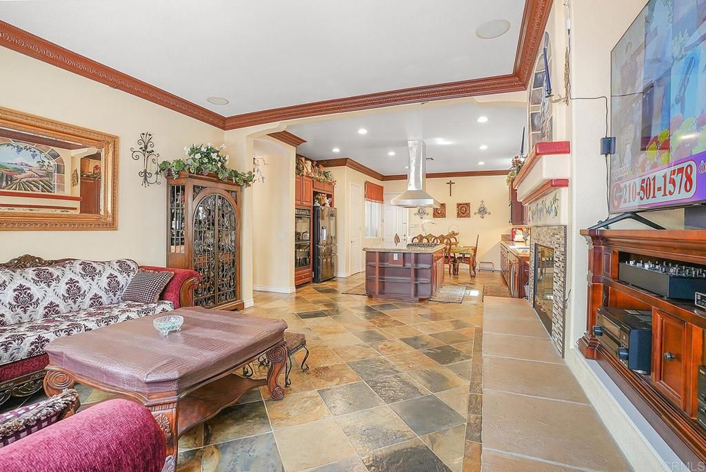 listing image 130725048140537777958