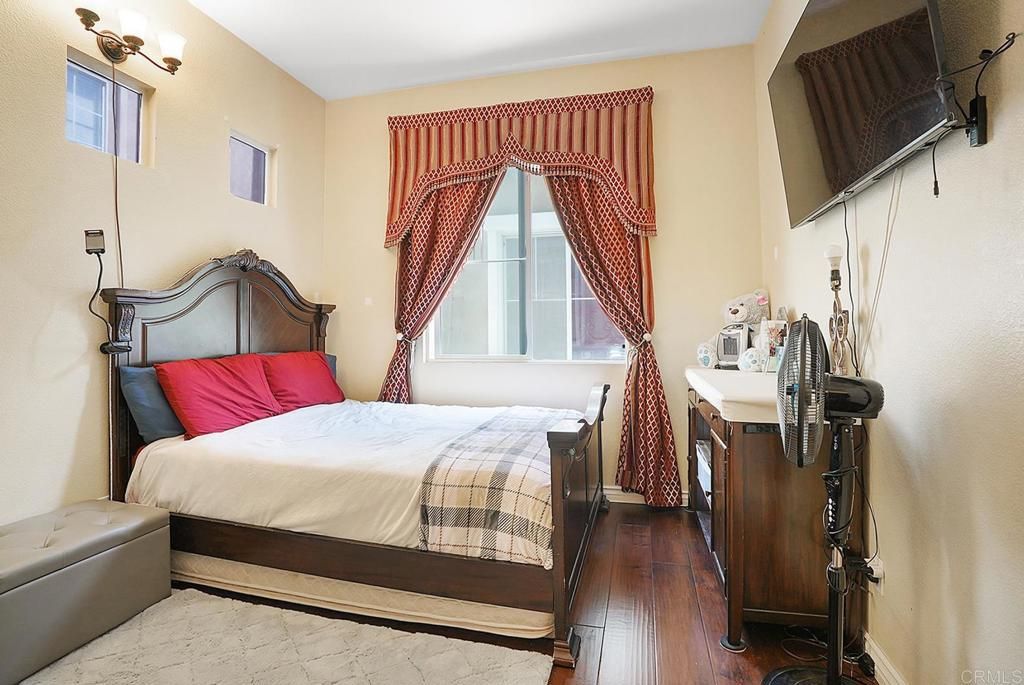 listing image 130729850191533206755