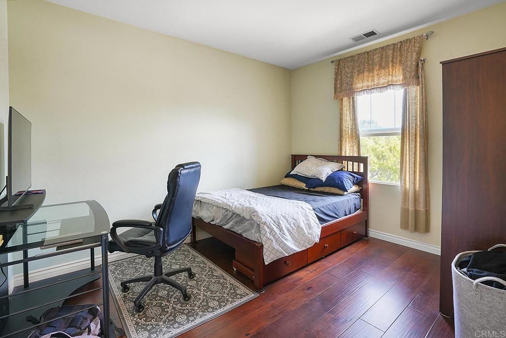 listing image 130726559290161752326