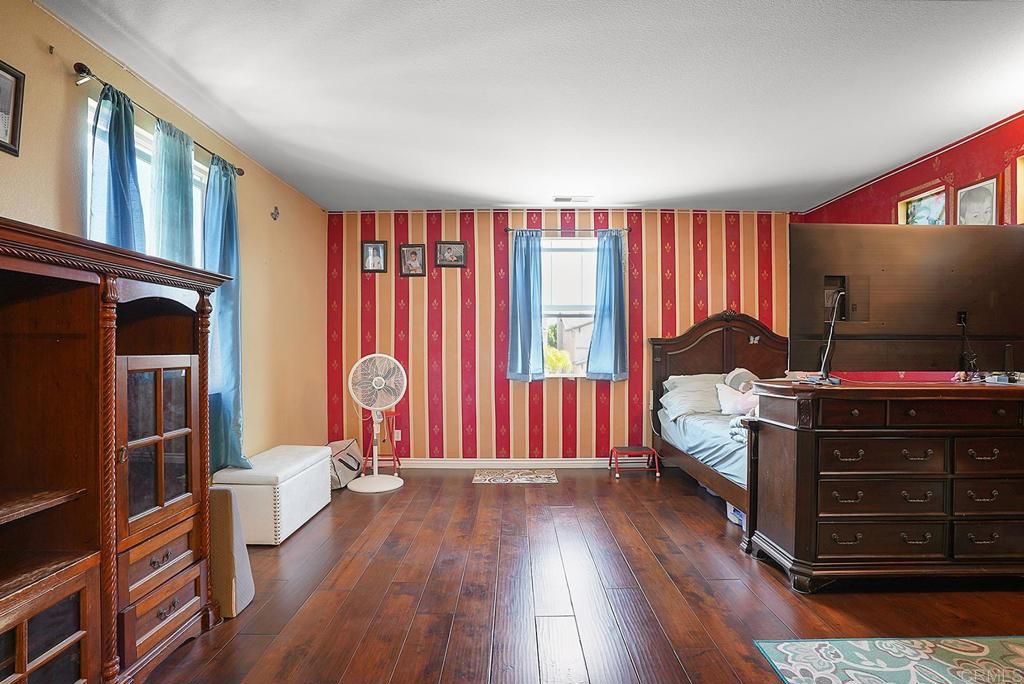 listing image 130722277002997651895
