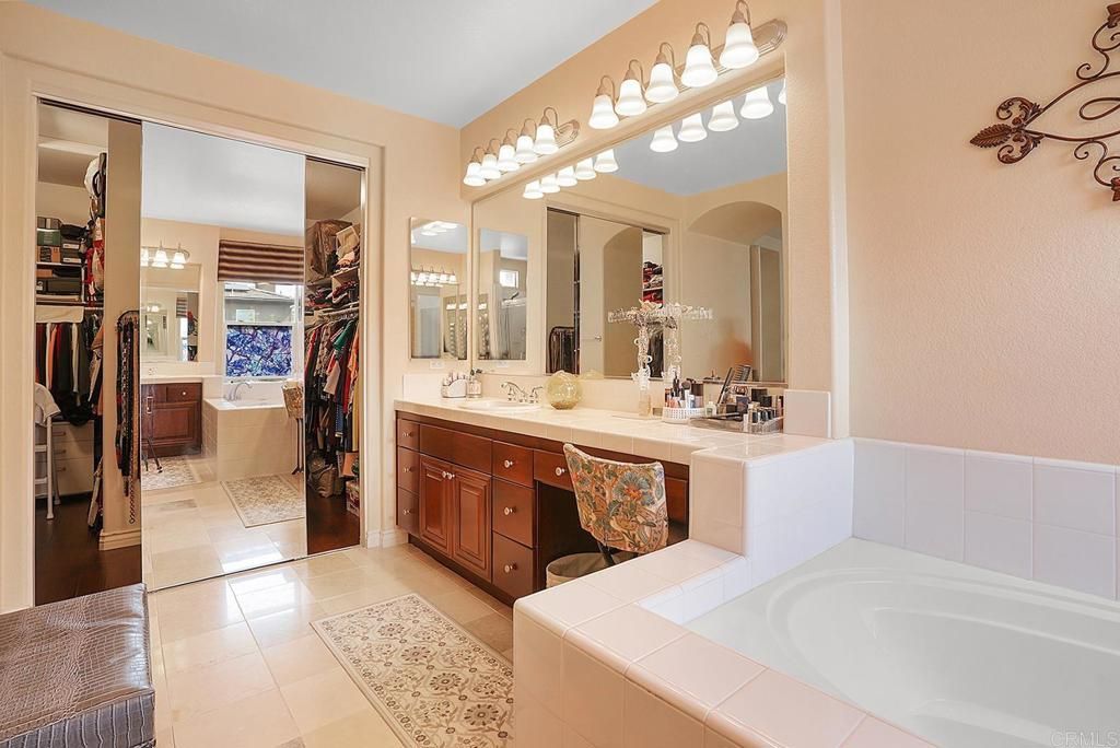 listing image 130723442411743259198