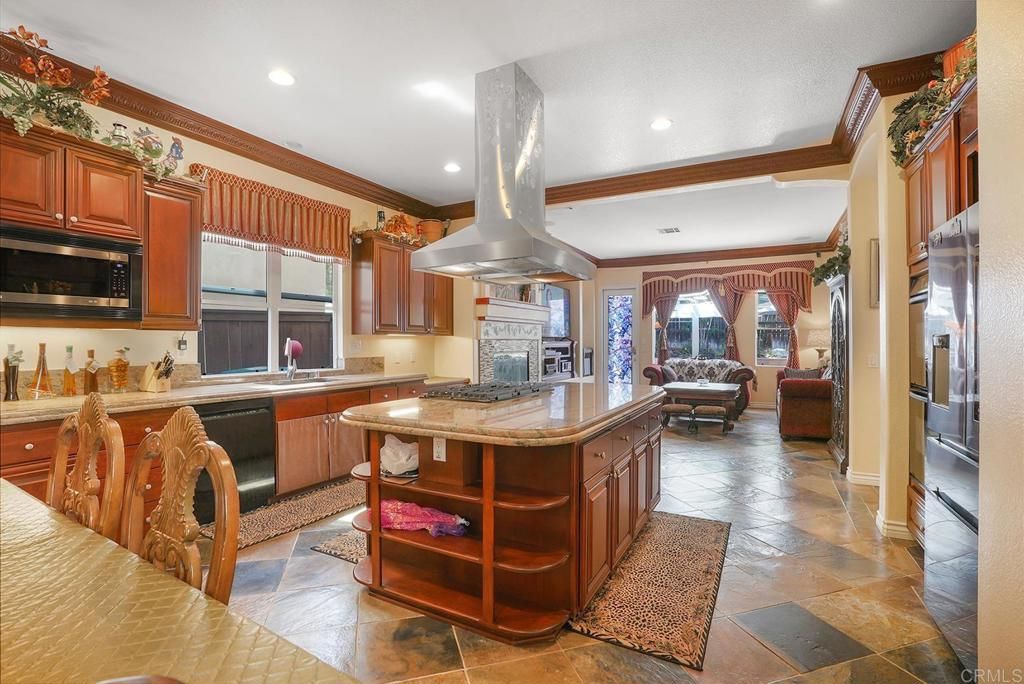listing image 130726529168578051494