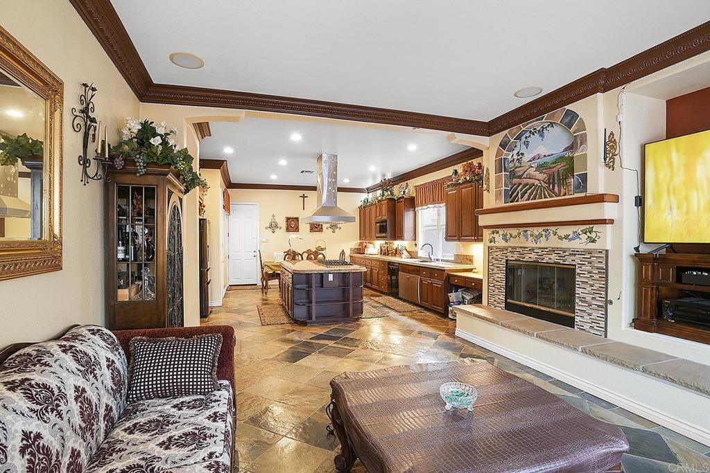 listing image 130726833996982337854