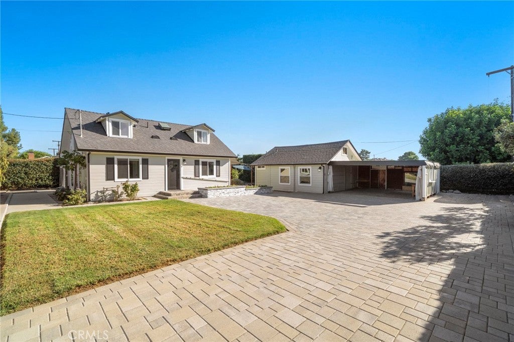 Photo of 1236 La Colina DR, Tustin, CA 92780 (MLS # OC26213091)