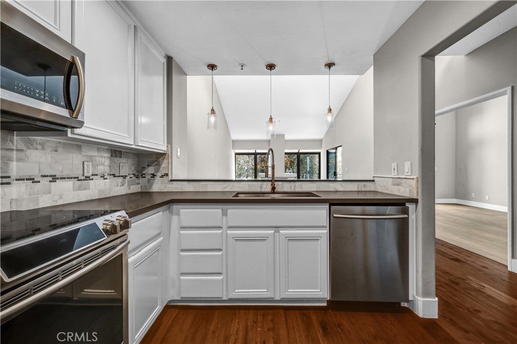 200 Paris Lane 304, Newport Beach CA 92663 - Photo 12