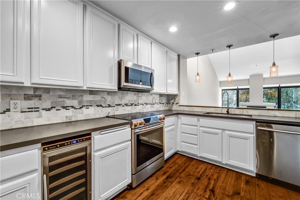 200 Paris Lane 304, Newport Beach CA 92663 - Photo 9
