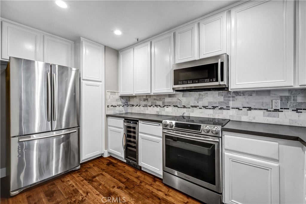 200 Paris Lane 304, Newport Beach CA 92663 - Photo 10