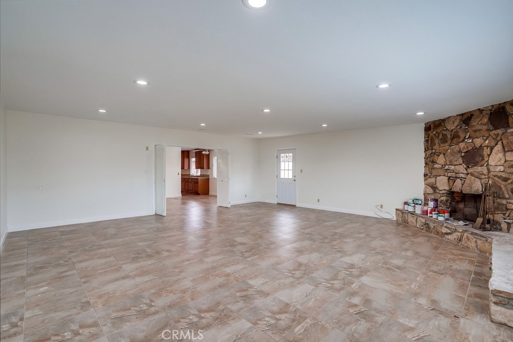 650 W Florence Avenue