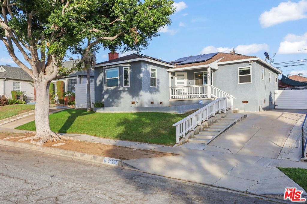 Photo of 10236 S 1st Avenue, Inglewood, CA 90303 (MLS # 25617159)