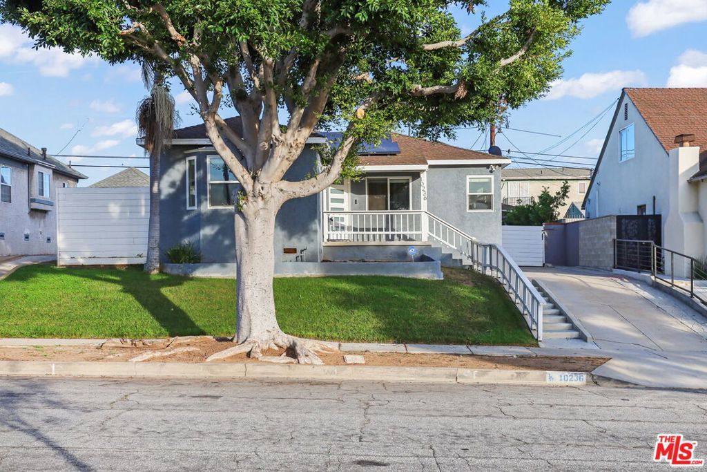 Photo of 10236 S 1st Avenue, Inglewood, CA 90303 (MLS # 25617159)