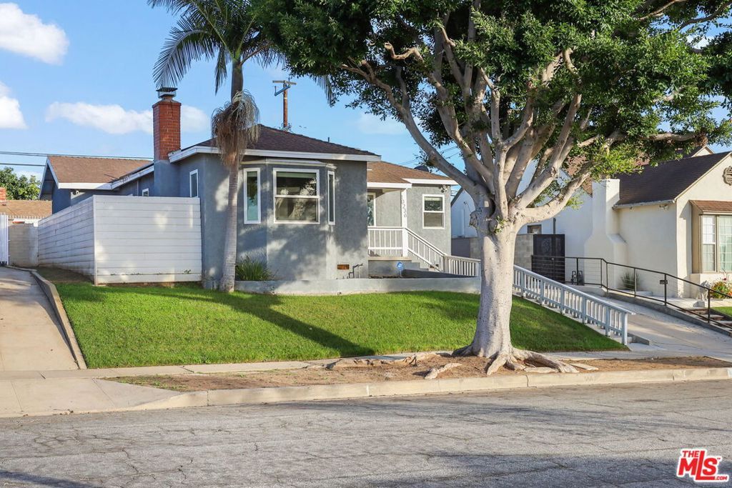 Photo of 10236 S 1st Avenue, Inglewood, CA 90303 (MLS # 25617159)