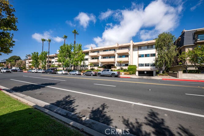 Welcome to Rossmoor Regency ! This fantastic condo offers 2 spacious bedrooms with over sized closets, 2 remodeled bathrooms, remodeled kitchen with great prep space, dishwasher and a large pantry, freshly painted, in unit laundry, high ceilings in a secure complex. This location is the best of the best positioned in Los Alamitos School District and you have NO walls shared by neighbors on the left or right. Easy access to the pool, club house , recreation room ,mailbox, trash shoot, elevator or stairs to the underground parking where you will find your two assigned parking spots & personal storage area. 12300 Montecito #13, is close to schools, parks, Sprouts, Target, CPK, Fortune Cookie, In & Out, local beaches, 405 & 605 Freeway. This is a great opportunity to down size, for a first time buyer or as an investment.