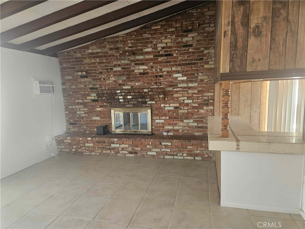 1543 Elizabeth Lake