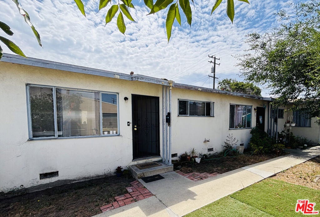 4872 W El Segundo Boulevard