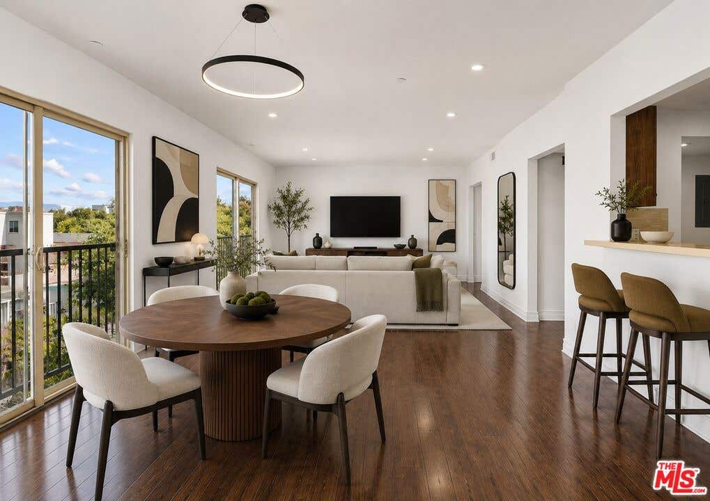 Photo of 936 N Hudson Avenue #302, Los Angeles, CA 90038 (MLS # 26869857)