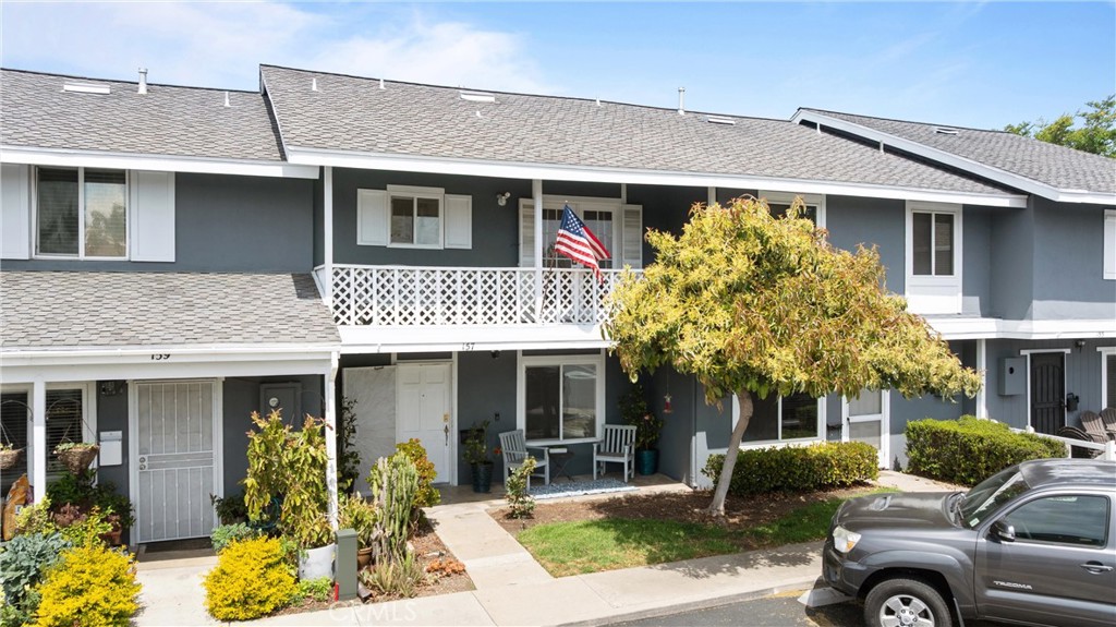Charming 3 Bedroom Condo in the Heart of Costa Mesa, welcome to this beautifully maintained 3 bedroom, 2 bathroom condo nestled in Monticello Community of Costa Mesa. This home offers an ideal blend of comfort, convenience, and location. Step into a bright and open living area with stylish, modern finishes. The kitchen features classic charm with ample cabinetry, gas stove, and a cozy dining area that opens to a private patio — perfect for BBQs or morning coffee. Upstairs, you’ll find three bedrooms with great natural light, including a primary suite that opens to a private balcony with neighborhood views. Enjoy the ease of an attached two-car garage, in-unit laundry area, and central location just minutes from the beach, freeways, shopping, and dining. The Monticello community also offers two pools, a spa, and a clubhouse for residents to enjoy.
Whether you’re a first-time buyer, investor, or looking for a nice home near the coast, this property checks all the boxes.