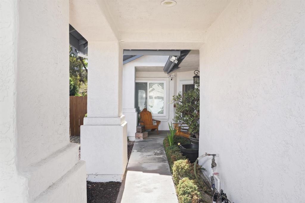 1668 Avenida Guillermo